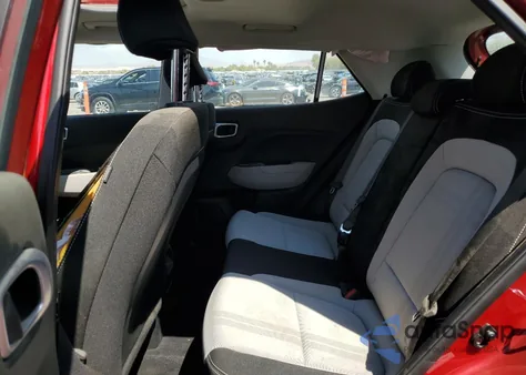 2025 Hyundai Venue Sel z USA, uszkodzony, nr VIN KMHRC8A33SU355631